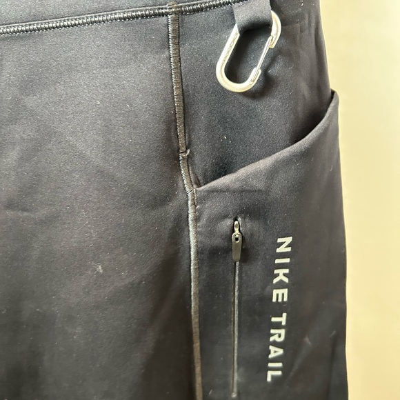 NIKE TRAIL LEGGINGS WITH ALL THE CUTE DETAILS - Picture 2 of 4
